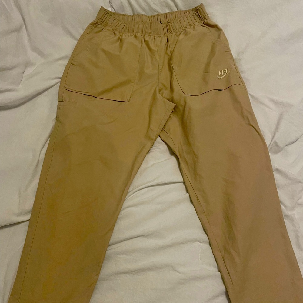 Nike Nylon cargo pants. FITS LIKE MEDIUM. Worn once. Larger than size small.